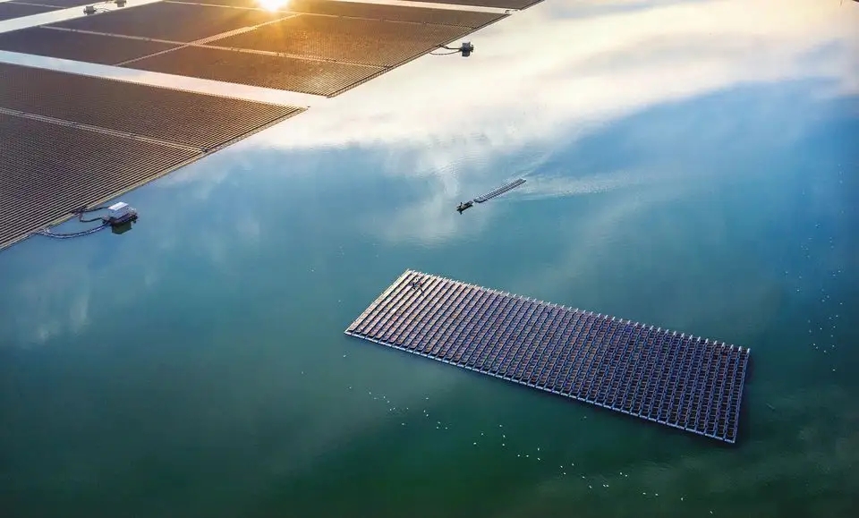 Sistema de montaje fotovoltaico flotante 